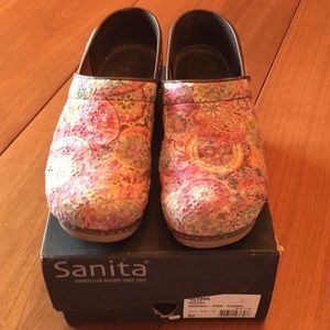 Floral Sanita Clogs. The workhorse of shoes sz 42